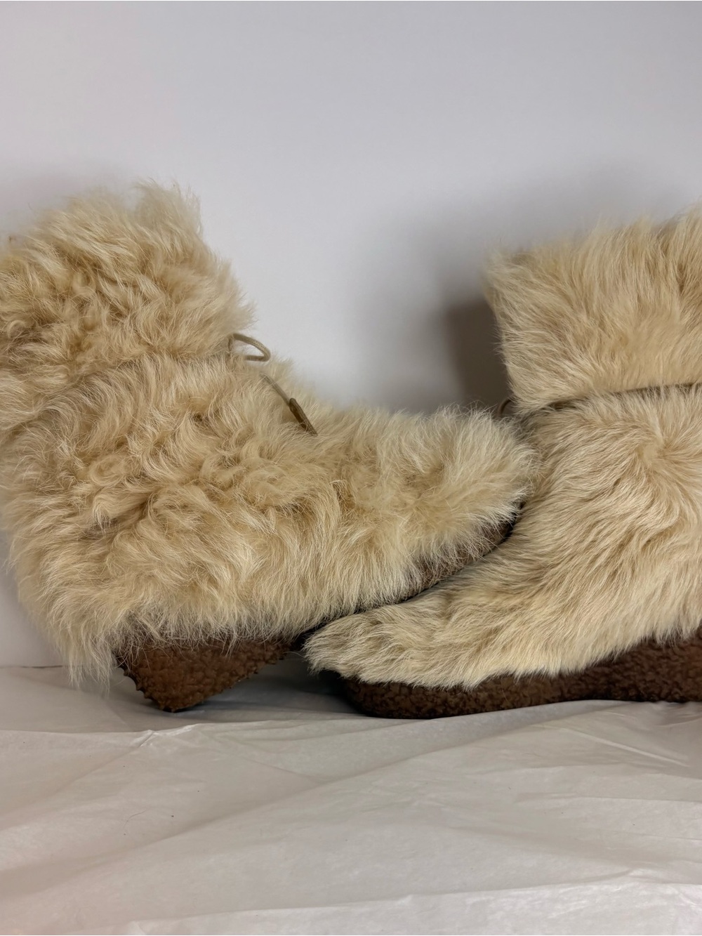 Yeti Y2K winter faux fur boot.